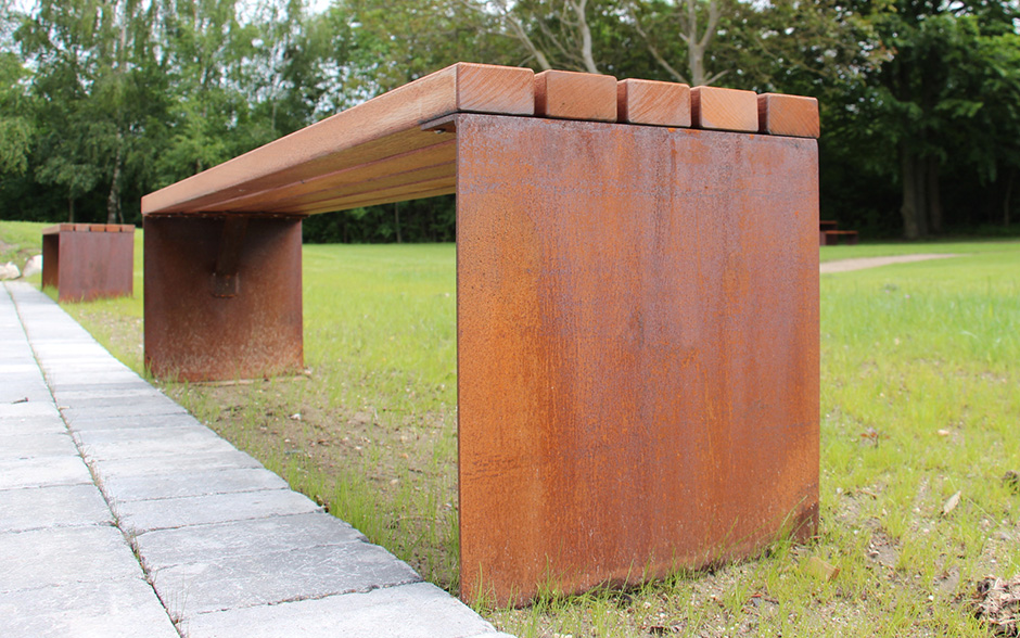 LINN Bank Cortenstahl und Holz ohne Rückenlehne