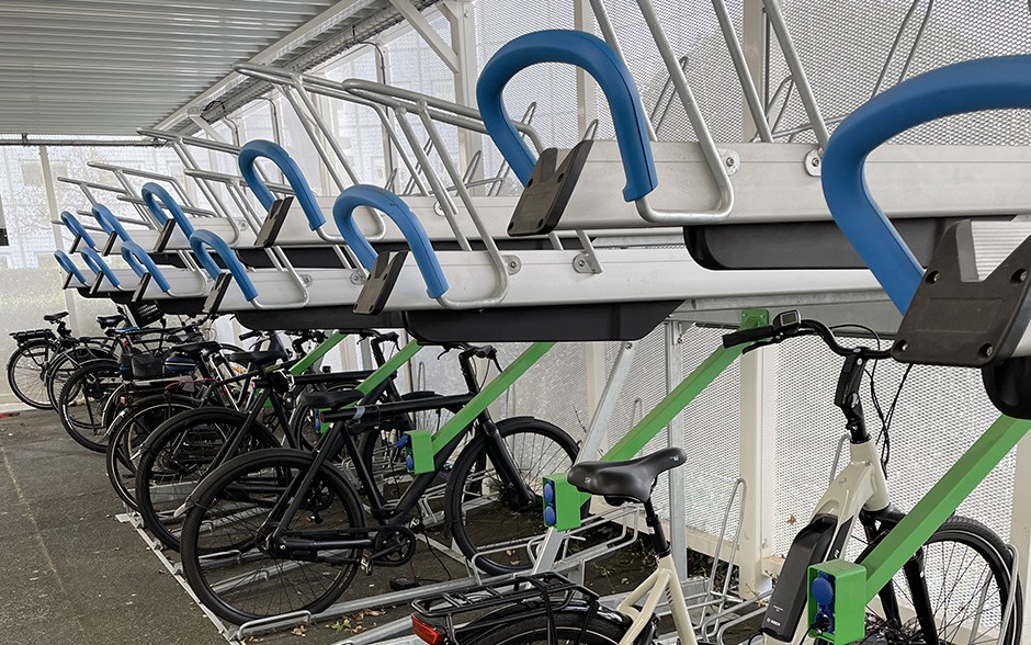 VelopA-Up BMF Doppelstockparker mit Ladestationen