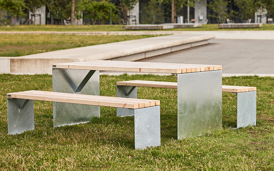 LINN Tisch Stahl & Holz